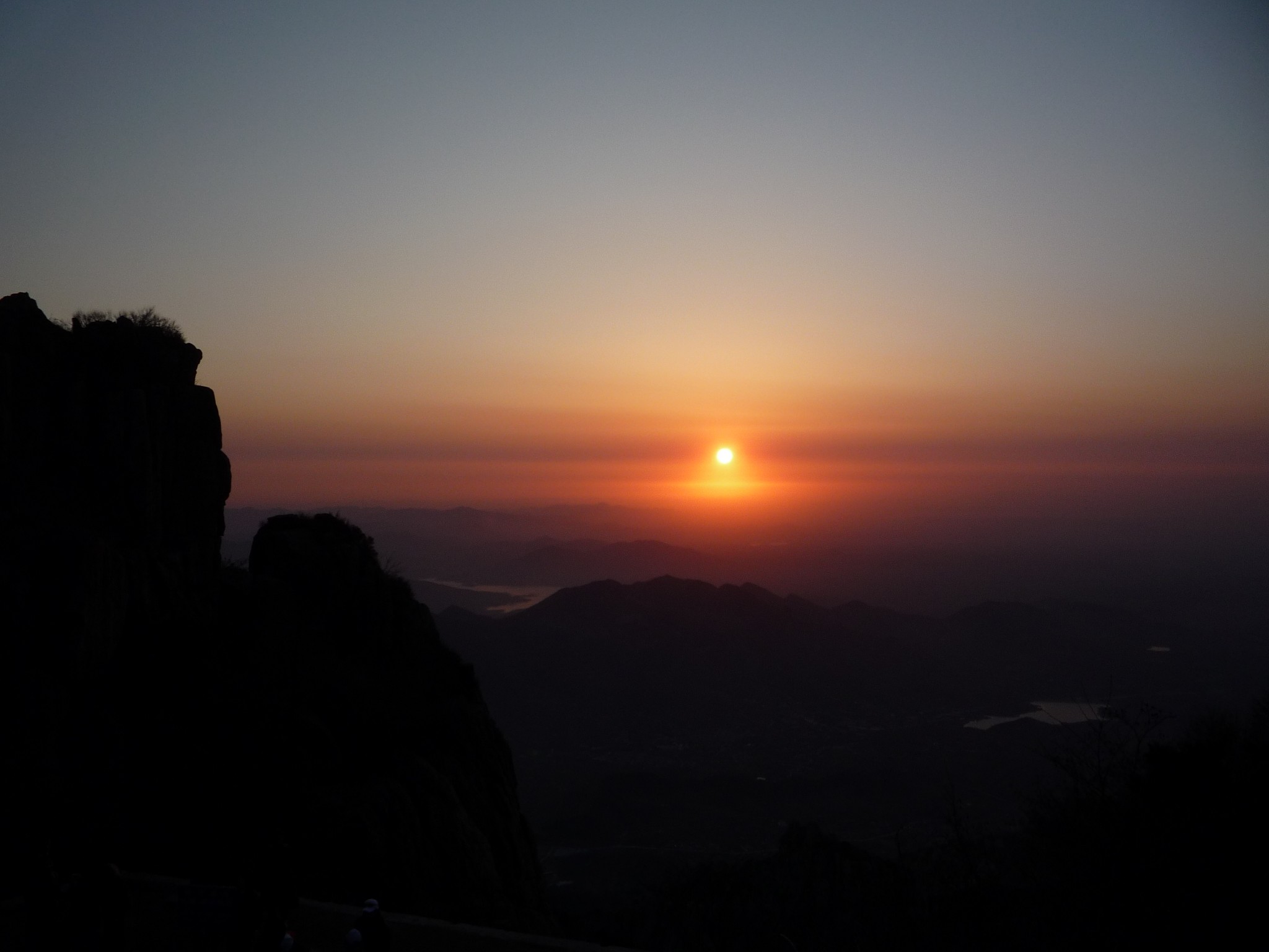 清明爬泰山,有可能看见日出和云海吗