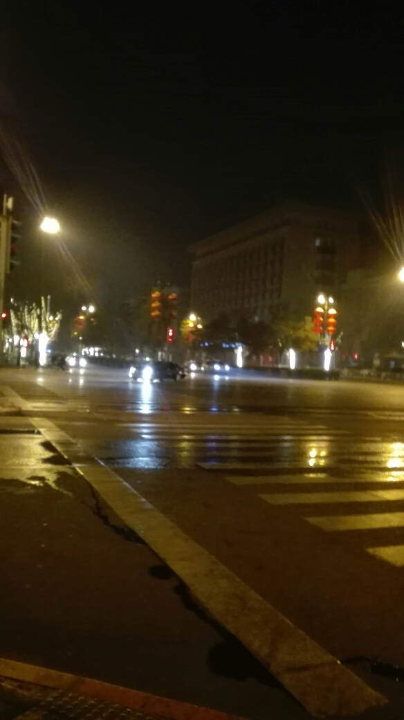 望着车窗外飞速向后退去的景物,常建的那句诗很突兀地冒了出来:且向