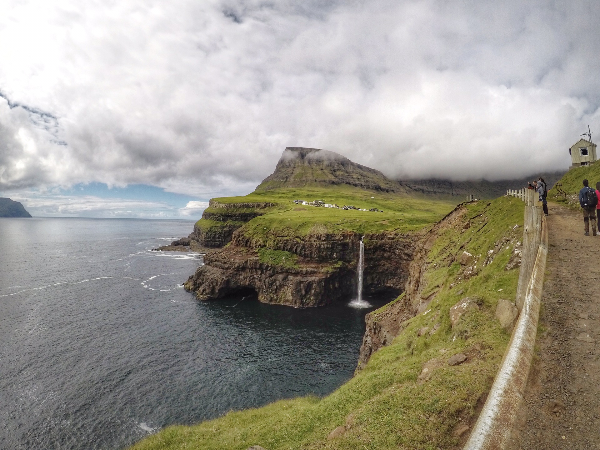 一个人在法罗群岛faroe islands