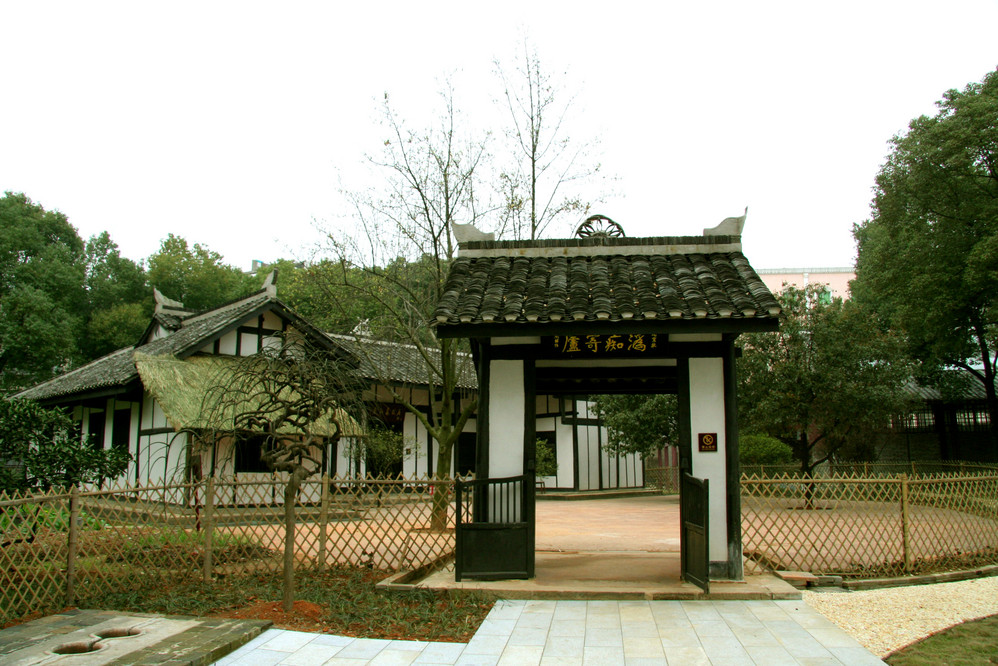 新民学会旧址始建于清朝末年,但抗战期间曾毁于战火