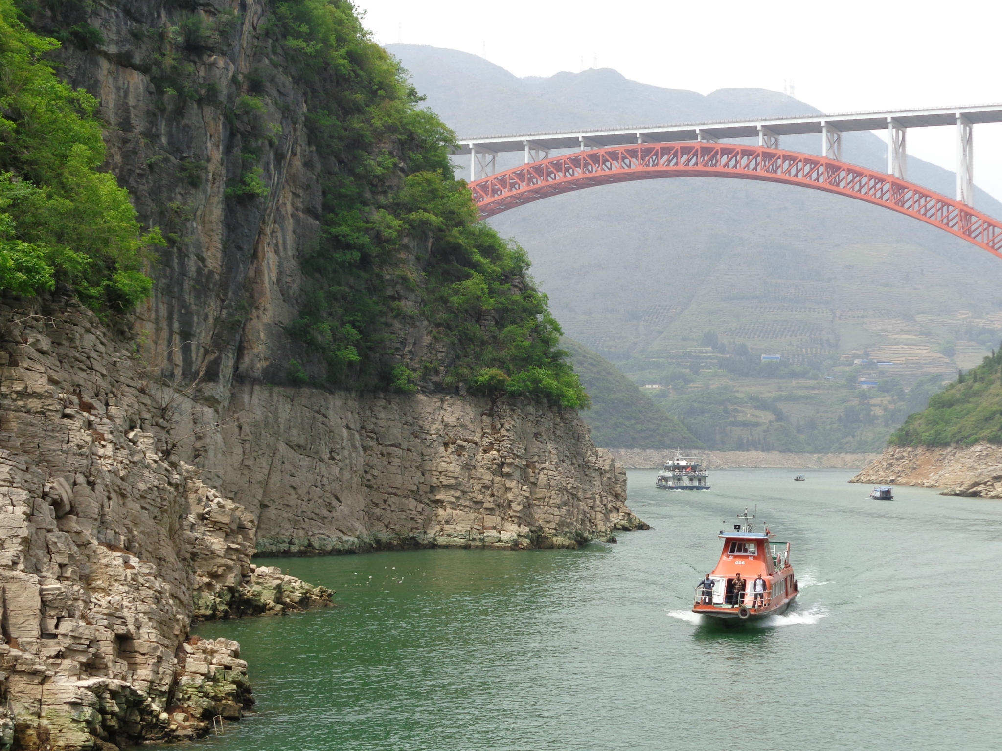 万山磅礴水浊莽,山环水抱争萦纡.——长江三峡之行