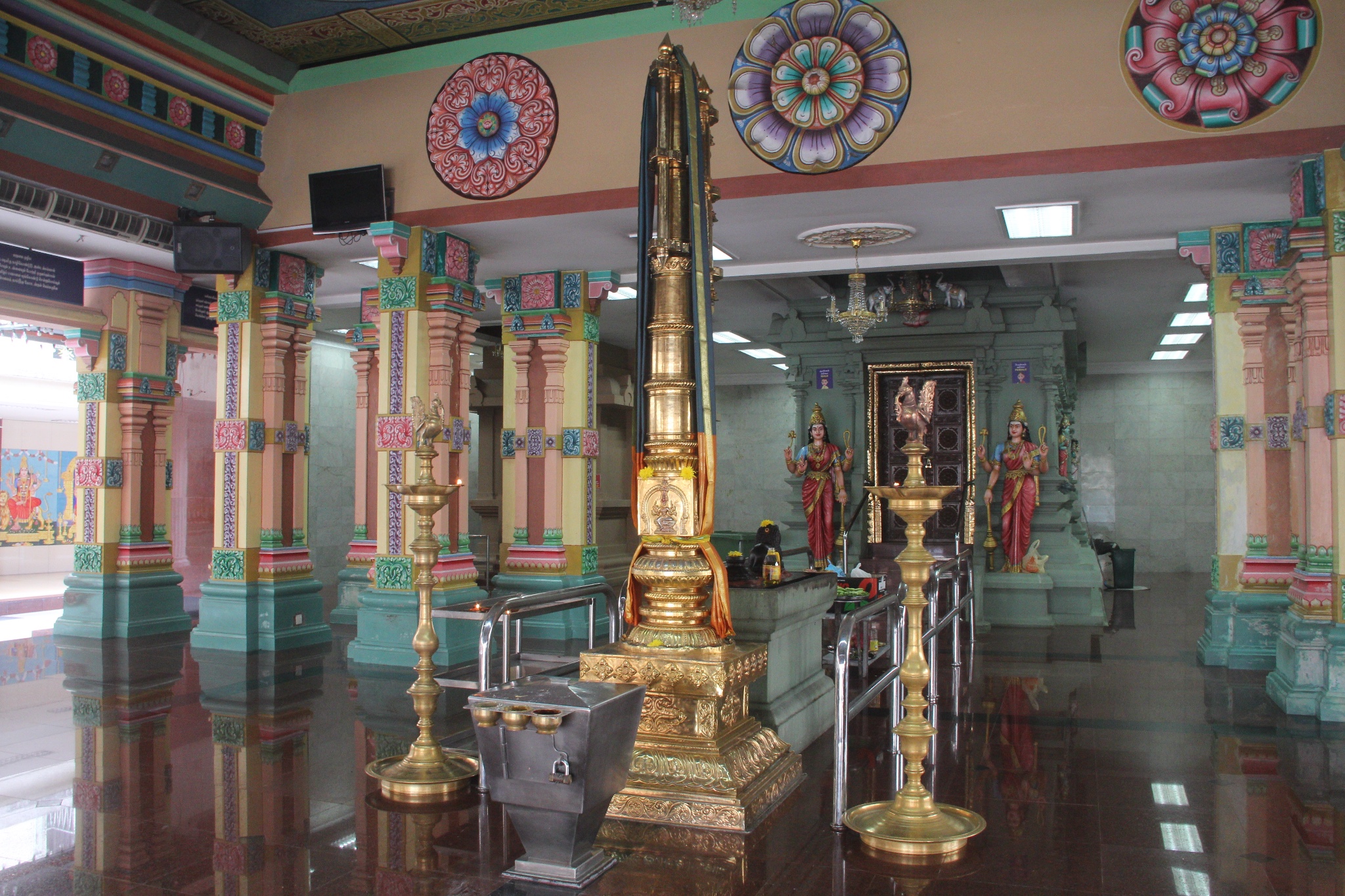 马来华人经济总量占_马来剑