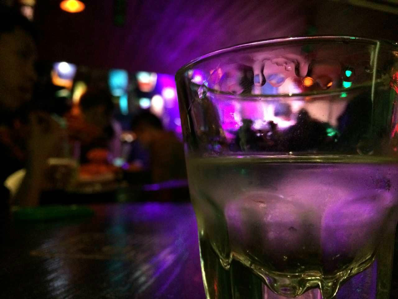 去赫本酒吧人均消费_成都赫本酒吧(3)