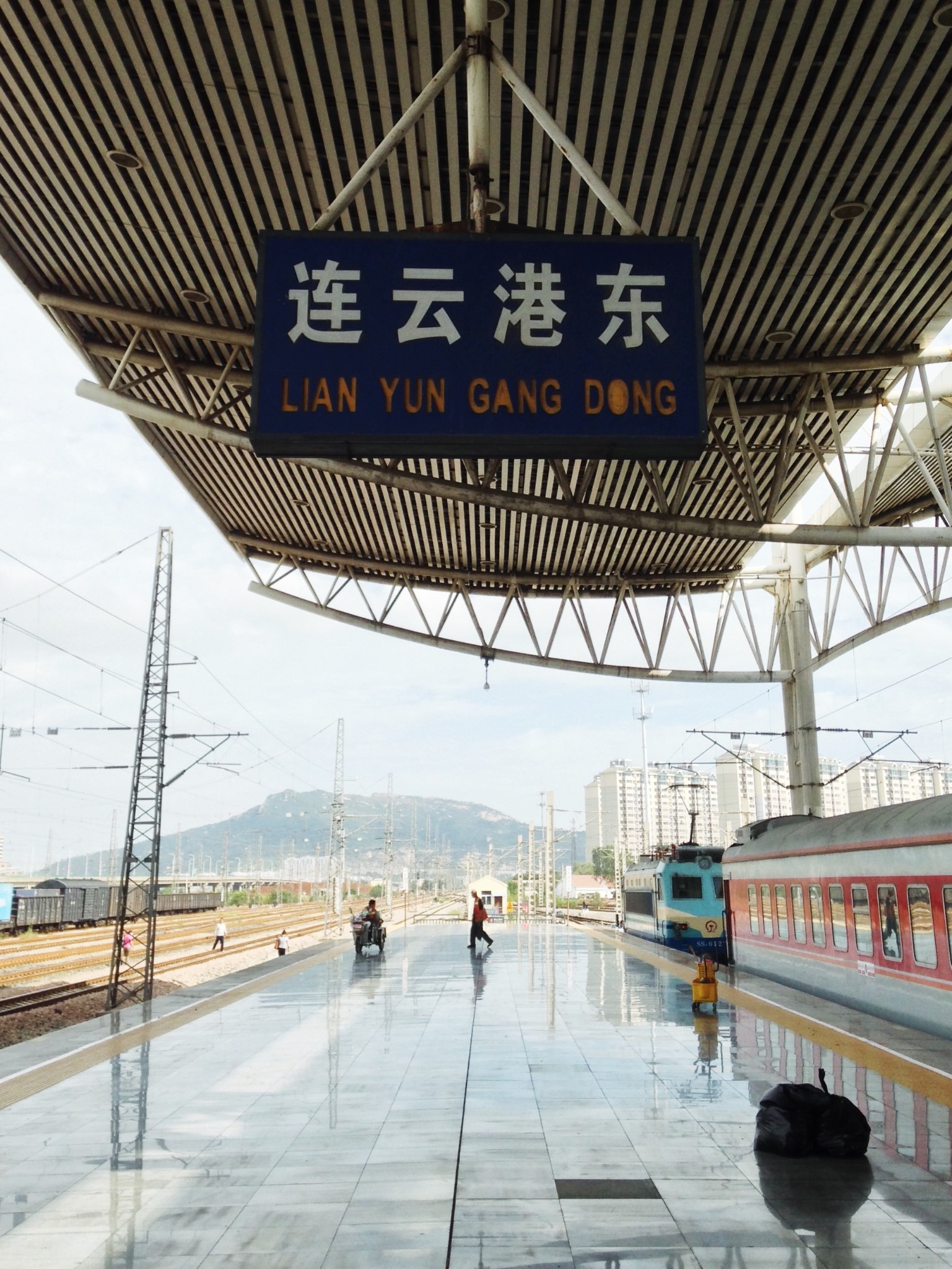 从花果山坐游6直接到连云港东站,但是游6半小时一班车,我们等不及了