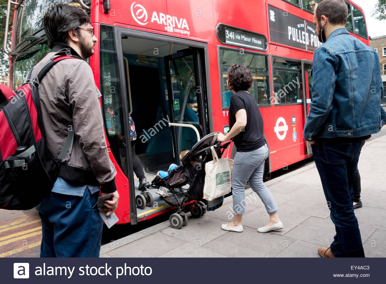 大人可以买oyster card,这个跟上海的交通卡类似,有5镑押金,随用随充