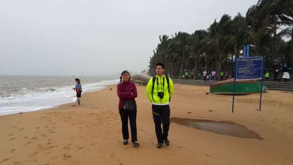 16年的年假旅行本想早点写篇游记,一拖就到2月份,年底的时候工作忙,过年应酬走亲戚忙,一直没有时间静下来写写东西。不知道什么时候习惯写写游记,虽然没有惊艳的风景,奢华的行程,作为一名普普通通的小市民,第一想分享给身边的朋友,第二更重要的是给自己留下一个清晰的回忆,记录下游行的心情和只言片语,当自己闲暇回忆时,看看曾几何时写的游记,饱满而完整的展示在自己的脑海里。人生是需要回忆去填充的,人生是一个很大的容器,或许我们装不了惊世骇俗的故事和丰功伟业的事迹,至少可以装满每一个自认为瞬间的美好,回忆起来精神上绝对
