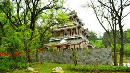 逍遥湖景区位于桂林市灵川县大圩镇上茯荔村 距市区20公里,距漓江2