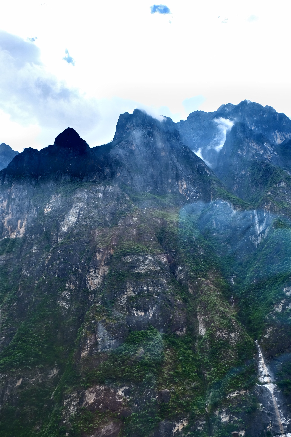 丽江虎跳峡景区(中虎跳峡)    