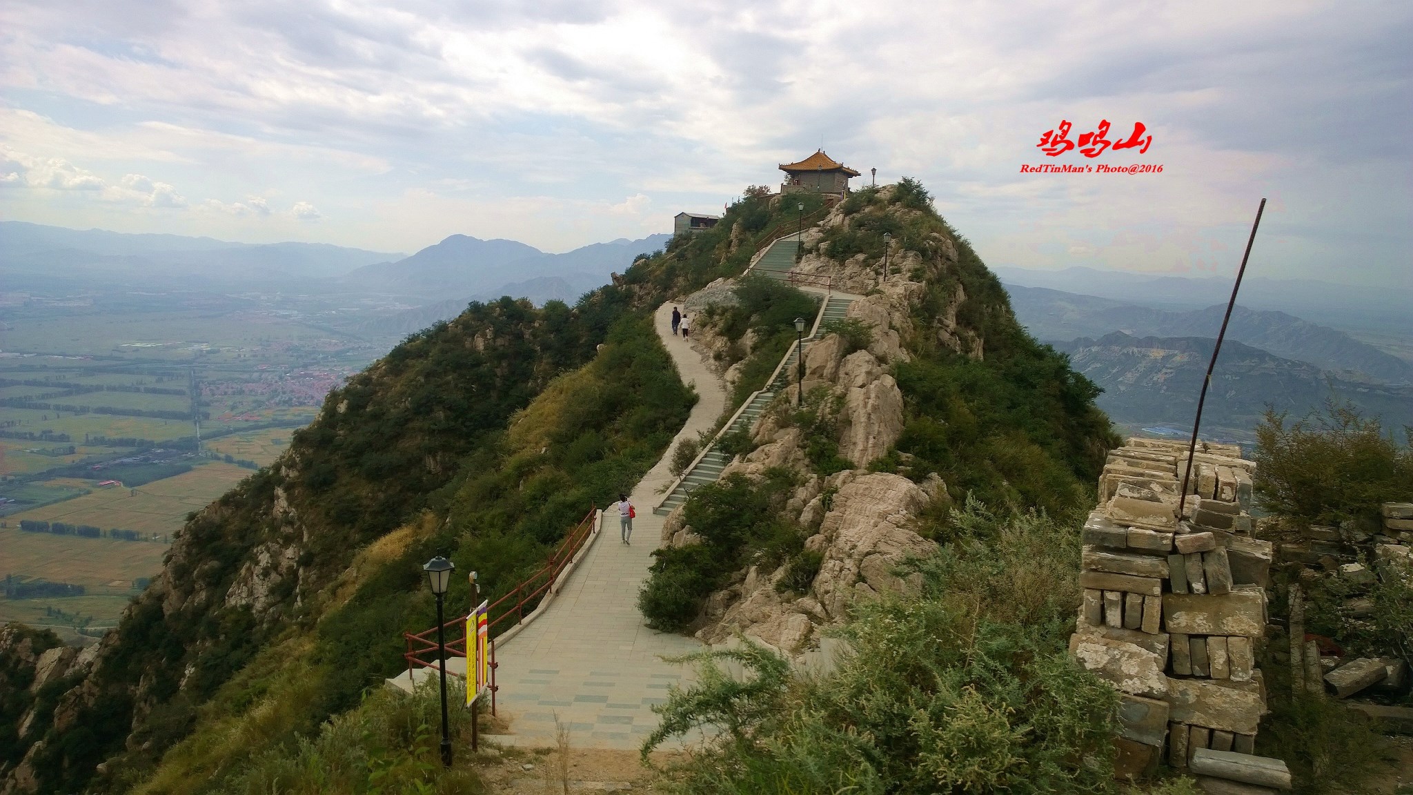 一峰独秀花枝茂 孤芳自赏送秋凉——鸡鸣山