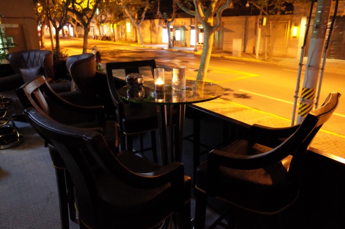 便宜实惠的酒吧 wKgBs1gGxO-AWhlOAAjCuK_LDg803.jpeg?imageView2%2F2%2Fw%2F700%2Fh%2F463%2Fq%2F90