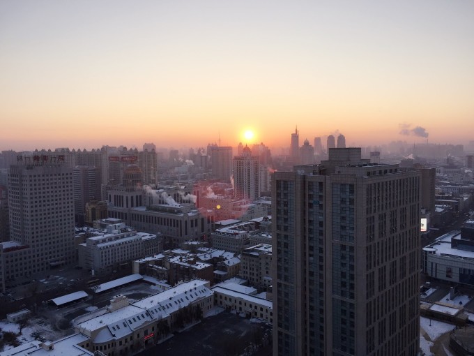 南方姑娘们第一次感受冰天雪地的乐趣a姑娘雪go歌开头女生英文图片