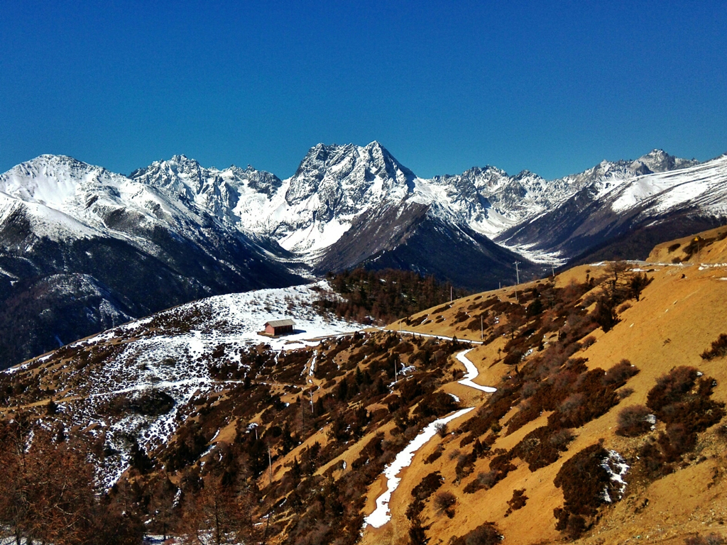 麗江瀘沽湖香格里拉虎跳峽梅里雪山6日遊柔情麗江驚險虎