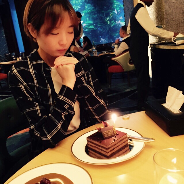 为了跳伞去迪拜!