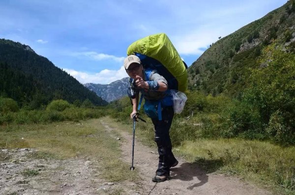 徒步旅行图片下载 wKgB6lQUBCCABOH2AALRSlahOro67.jpeg?imageView2%2F2%2Fw%2F600%2Fq%2F90