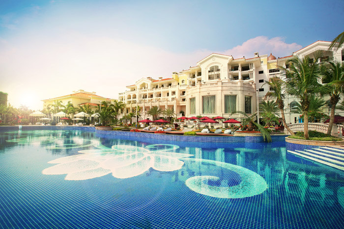 "酒店舒适,服务员热情,尽责,套餐送两经放鸡岛门票,真的十分超值.