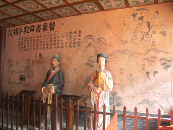 娥英祠北面是三大殿景区.