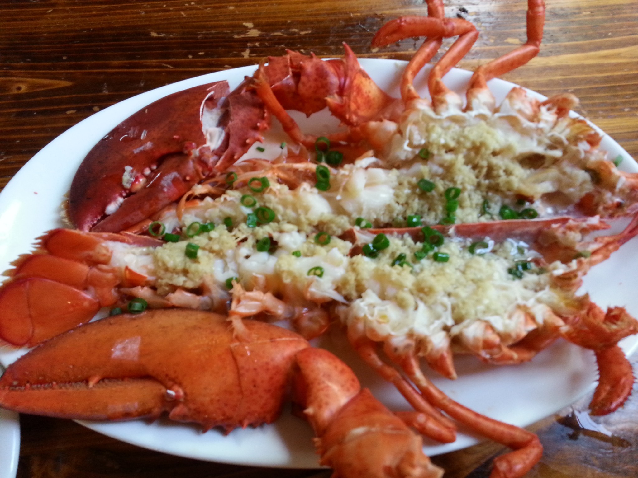 上面都是随便拍的,最后一张大龙虾才是我的主菜,80元一斤,一个