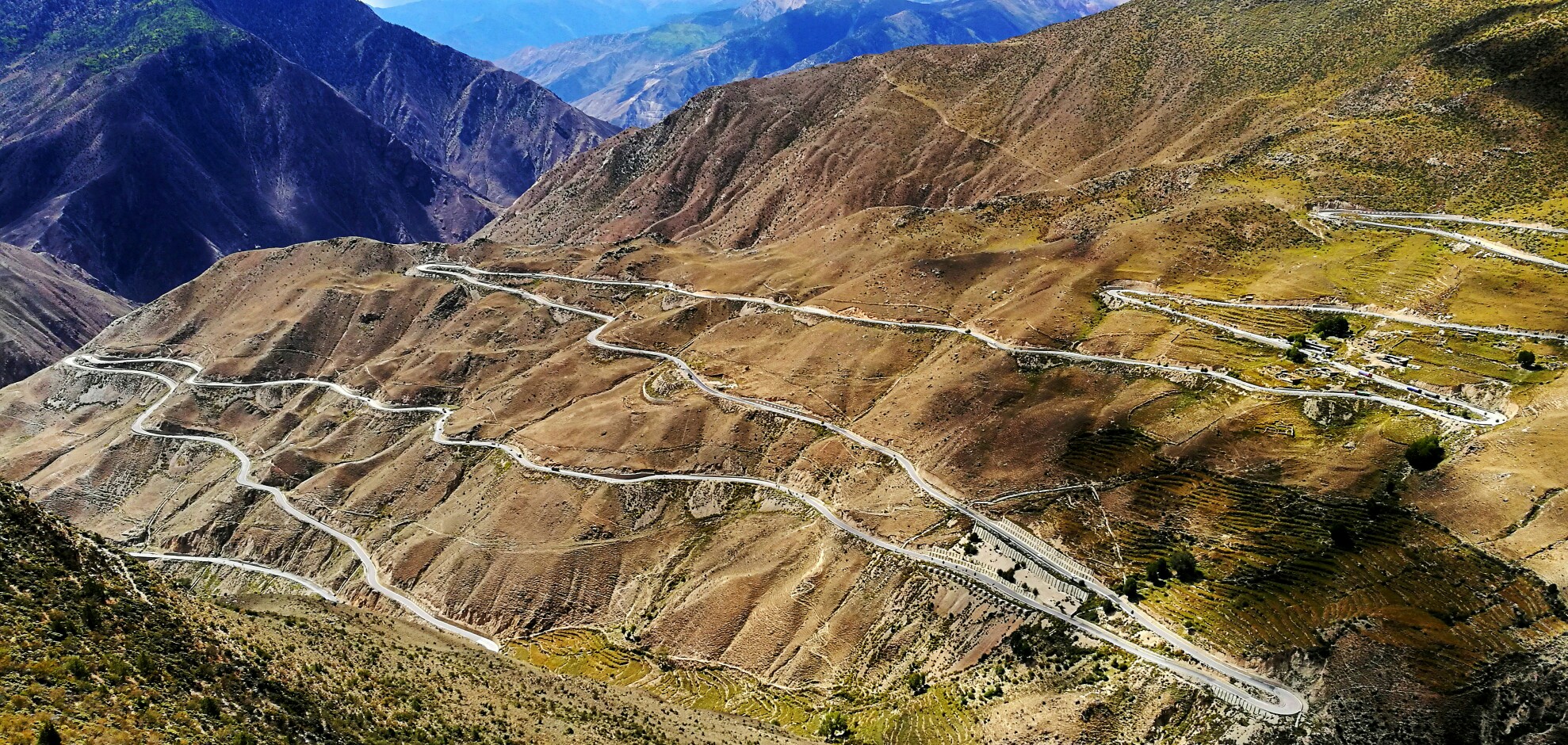 业拉山(怒江山)海拔4658米的业拉山口,中国公路的奇迹,业拉山盘山公路