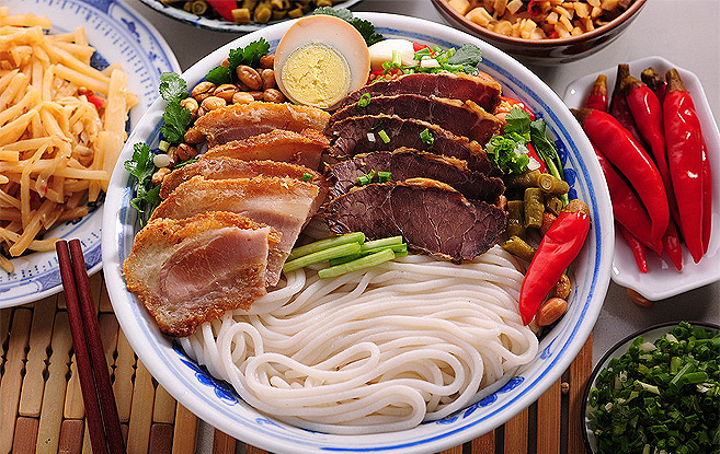 08:00起床,08:30在酒店大堂集合,一起去吃早餐(正宗桂林米粉